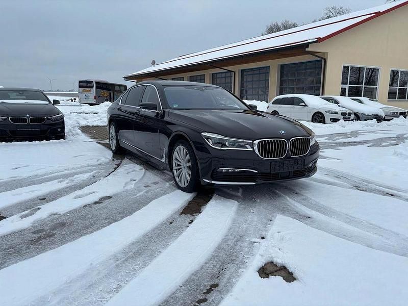 Gebraucht BMW 750L Performance 449 PS (330 kW) 2018 Schwarz Limousine