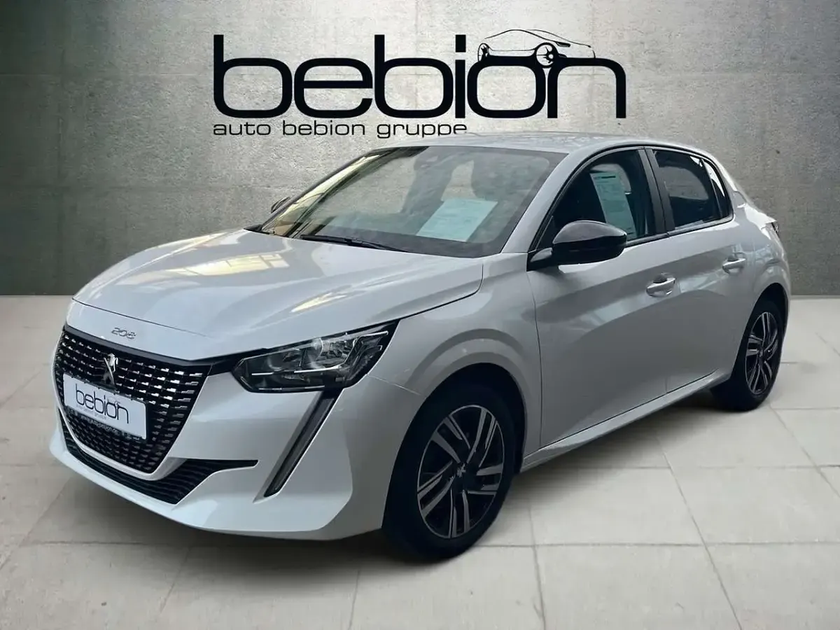 Gebraucht Peugeot 208 Active 101 PS (74 kW) 2023 Weiß Kleinwagen