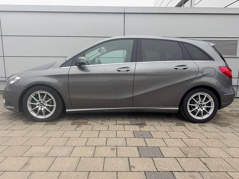 Gebraucht Mercedes B200 156 PS (114 kW) 2013 Grau Van / Kleinbus