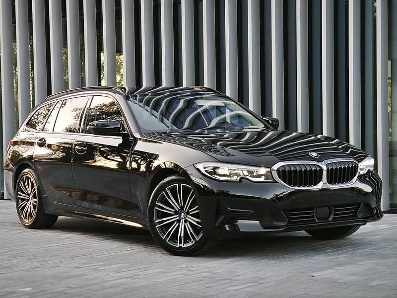 Schwarz Gebraucht 2021 BMW 318 Advantage Limousine | 20.700 € (Fairer Preis) - Bild 1/4