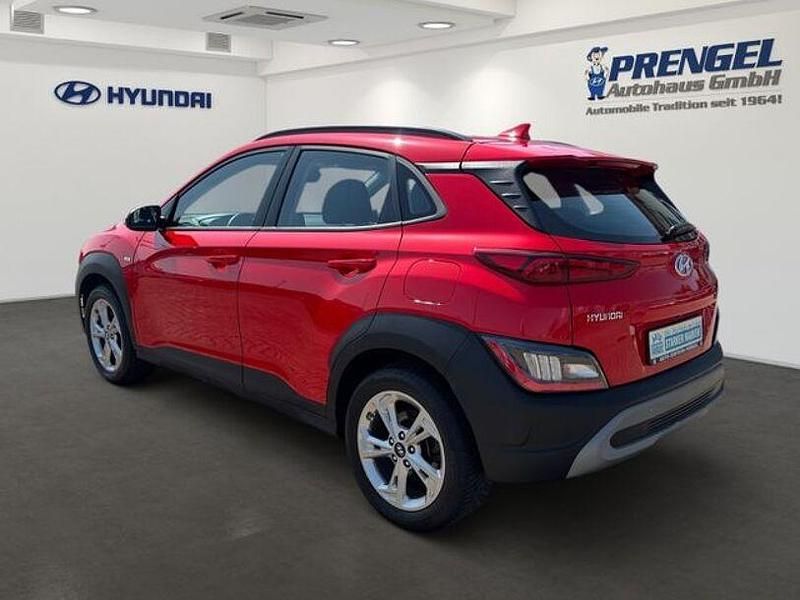 Gebraucht Hyundai Kona Trend 120 PS (88 kW) 2023 Rot SUV