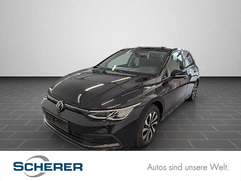 Deep black perleffekt (metallic) Gebraucht 2021 VW Golf VIII Life Limousine | 22.900 € (Fairer Preis) - Bild 1/4
