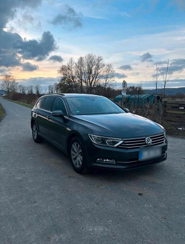 Grau Gebraucht 2018 VW Passat Kombi | 12.500 € (Guter Preis) - Bild 1/4
