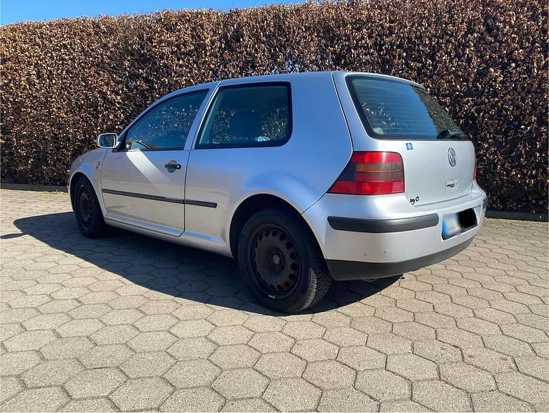 Gebraucht VW Golf 75 PS (55 kW) 2000 Silber Coupé