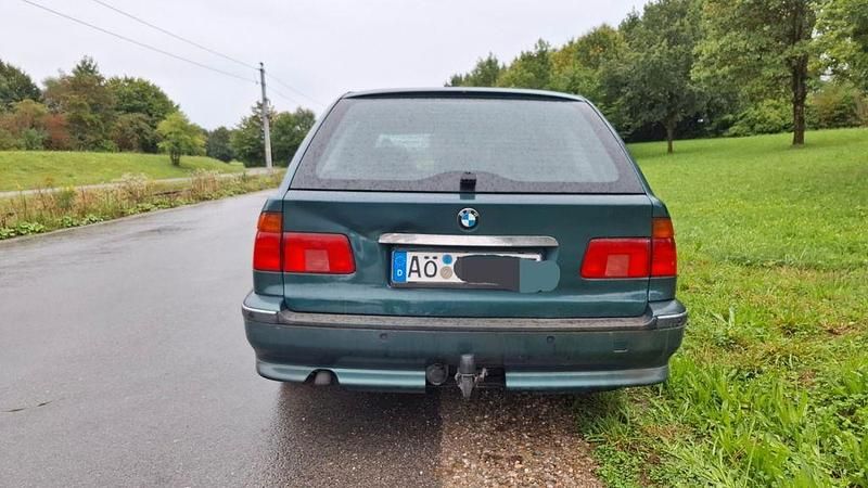 Gebraucht BMW 525 143 PS (105 kW) 1997 Grün Kombi