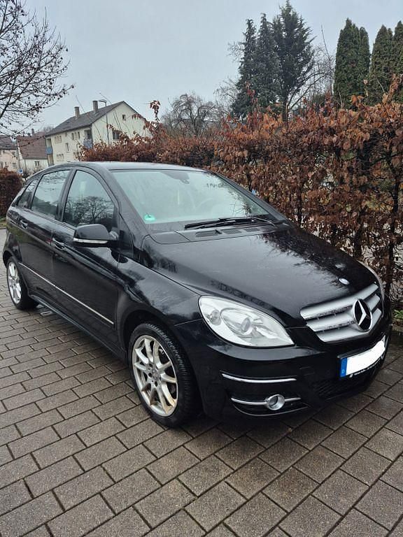 Gebraucht Mercedes B180 116 PS (85 kW) 2011 Schwarz Van / Kleinbus