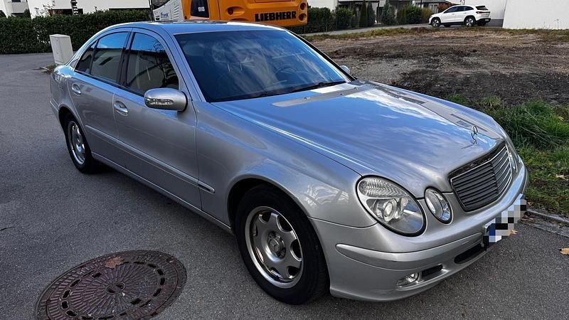 Silber Gebraucht 2003 Mercedes E270 Limousine | 2.900 € (Guter Preis) - Bild 1/4