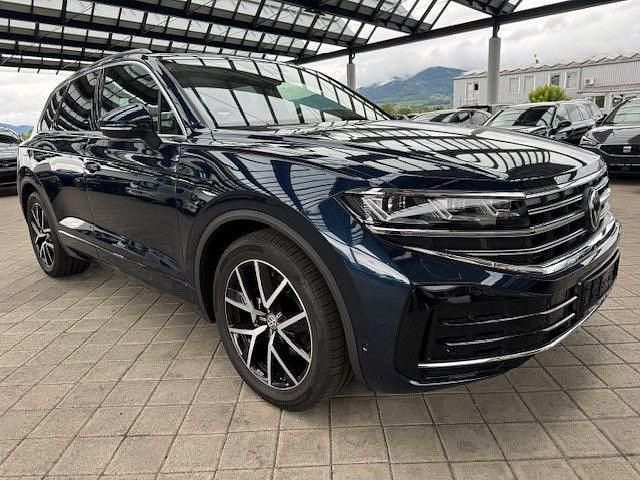 Blau Gebraucht 2024 VW Touareg Elegance SUV | 71.900 € (Etwas zu teuer) - Bild 1/4