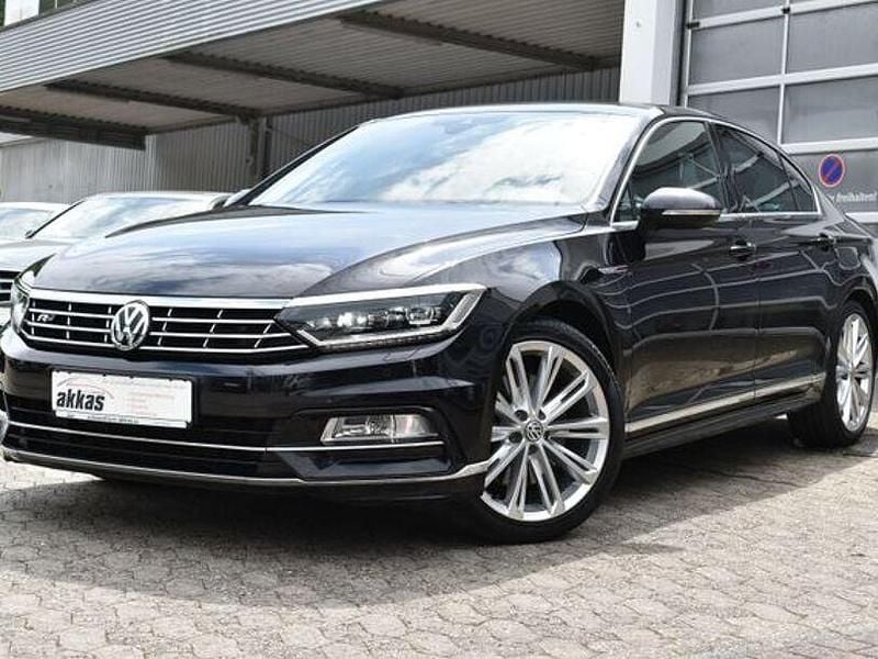 Deep black perleffekt Gebraucht 2016 VW Passat Highline Limousine | 19.900 € (Etwas zu teuer) - Bild 1/4