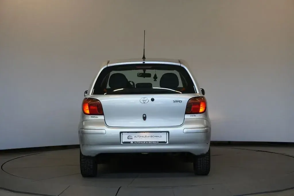 Gebraucht Toyota Yaris Edition 65 PS (47 kW) 2005 Silber Limousine