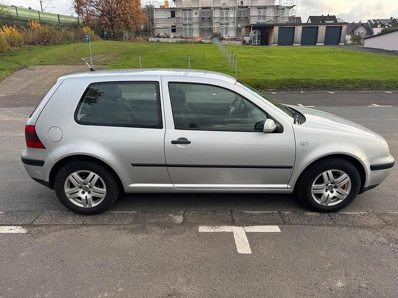 Gebraucht VW Golf IV 75 PS (55 kW) 2003 Silber Kleinwagen