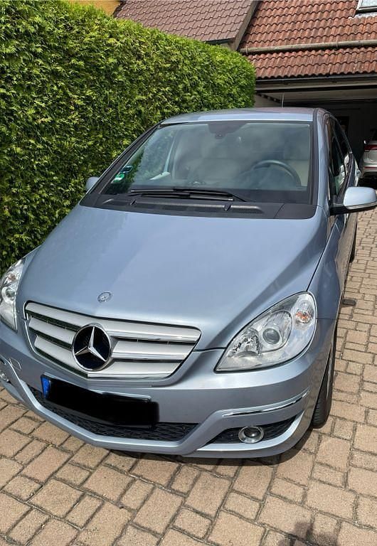 Blau Gebraucht 2009 Mercedes B150 Van / Kleinbus | 7.249 € (Fairer Preis) - Bild 1/4