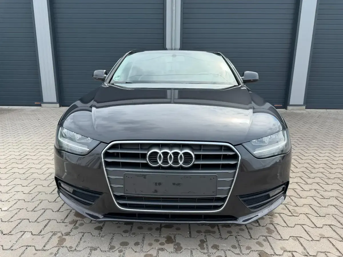 Używany Audi A4 170 KM (125 kW) 2012 Szary Sedan/Limuzyna