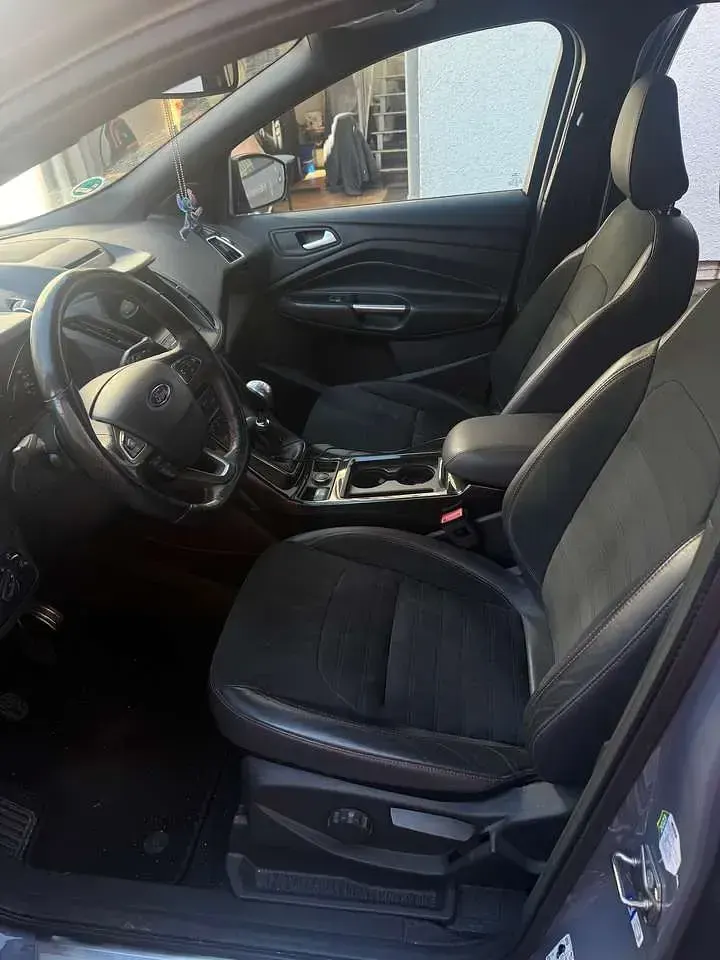 Gebraucht Ford Kuga ST-Line 150 PS (110 kW) 2019 Grau SUV