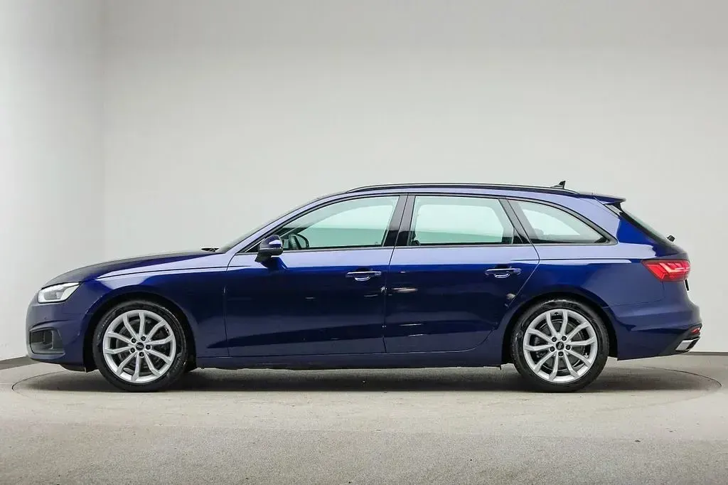 Używany Audi A4 Basis 150 KM (110 kW) 2023 Niebieski Kombi