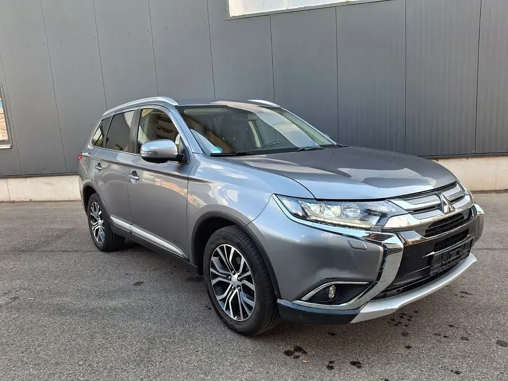 Gebraucht Mitsubishi Outlander Plus 150 PS (110 kW) 2018 Grau SUV