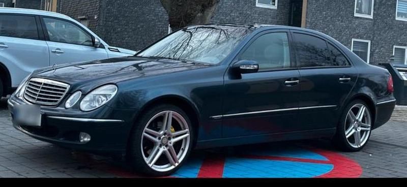 Schwarz Gebraucht 2003 Mercedes E320 Limousine | 5.700 € - Bild 1/4