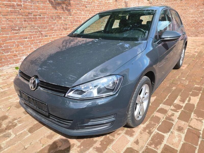 Grau Gebraucht 2016 VW Golf VII Comfortline Limousine | 7.890 € (Superpreis) - Bild 1/4