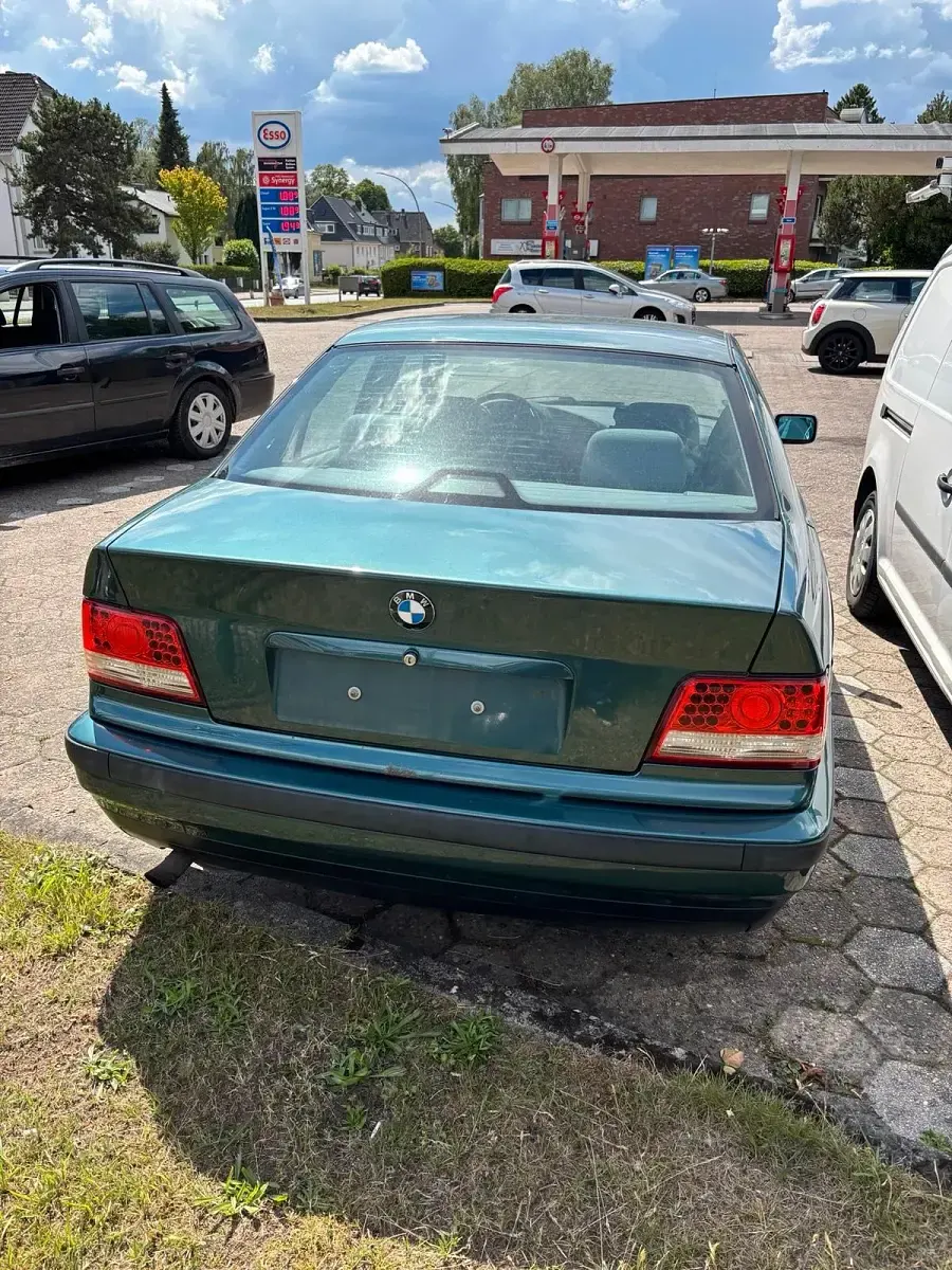 Gebraucht BMW 316 102 PS (75 kW) 1997 Grün Limousine
