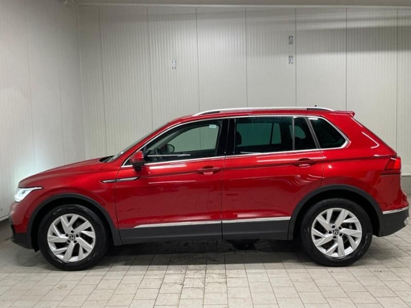 Gebraucht VW Tiguan Elegance 150 PS (110 kW) 2023 Rot SUV