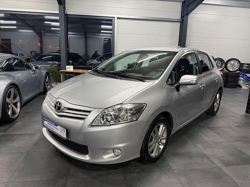 Gebraucht Toyota Auris Life+ 132 PS (97 kW) 2010 Silber Limousine