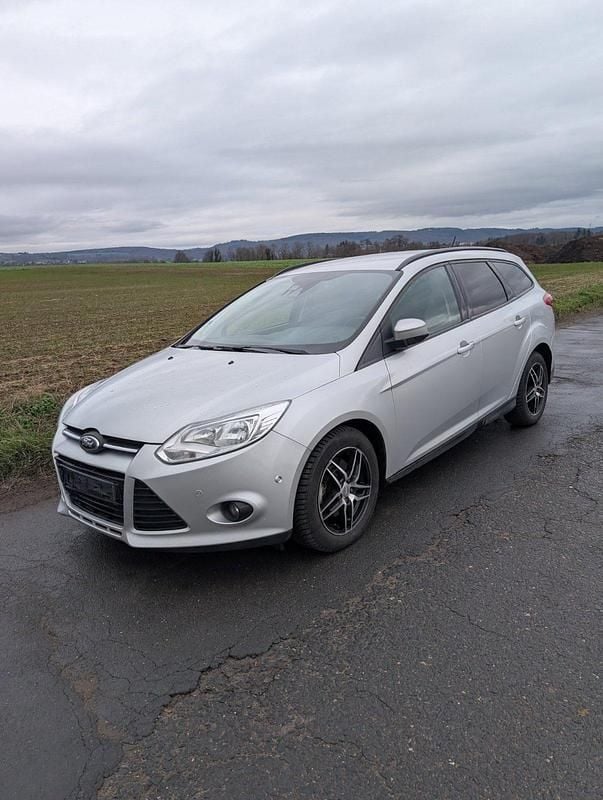 Silber Gebraucht 2014 Ford Focus SYNC Edition Kombi | 5.800 € (Guter Preis) - Bild 1/4