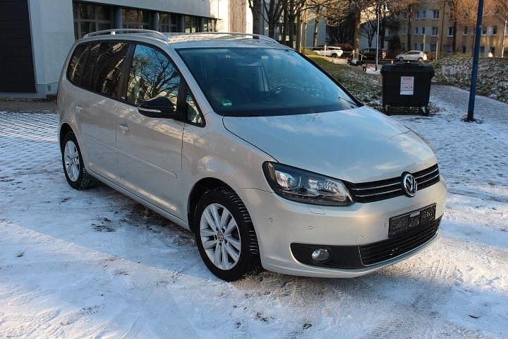 Silber Gebraucht 2012 VW Touran Style Van / Kleinbus | 12.799 € (Teuer) - Bild 1/4