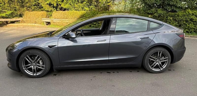 Usado Tesla Model 3 Standard Range Plus 225 kW (306 CV) 2021 Gris Berlina