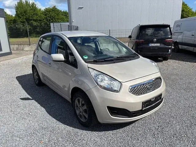 Używany Kia Venga Attract 90 KM (66 kW) 2011 Srebrny Hatchback