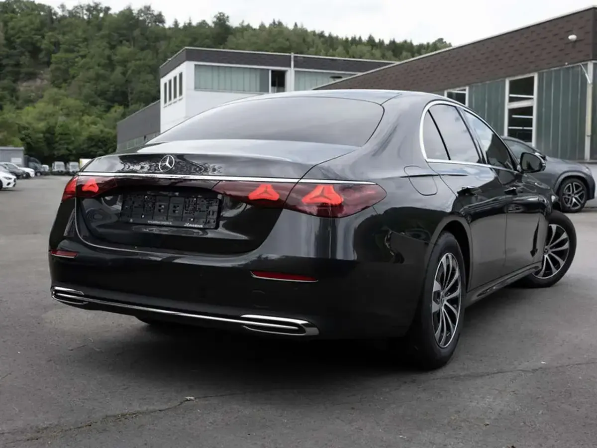 Gebraucht Mercedes E200 Avantgarde 204 PS (150 kW) 2025 Grau graphitgrau metallic Limousine