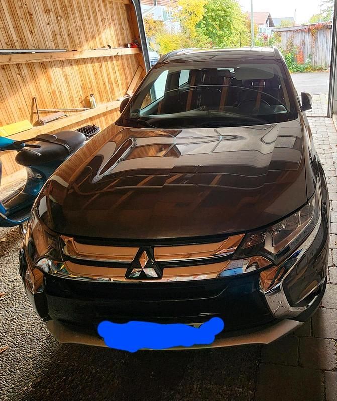 Braun Gebraucht 2016 Mitsubishi Outlander SUV | 18.500 € (Teuer) - Bild 1/4