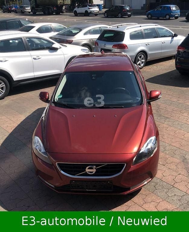 Gebraucht Volvo V40 120 PS (88 kW) 2014 Rot Kombi