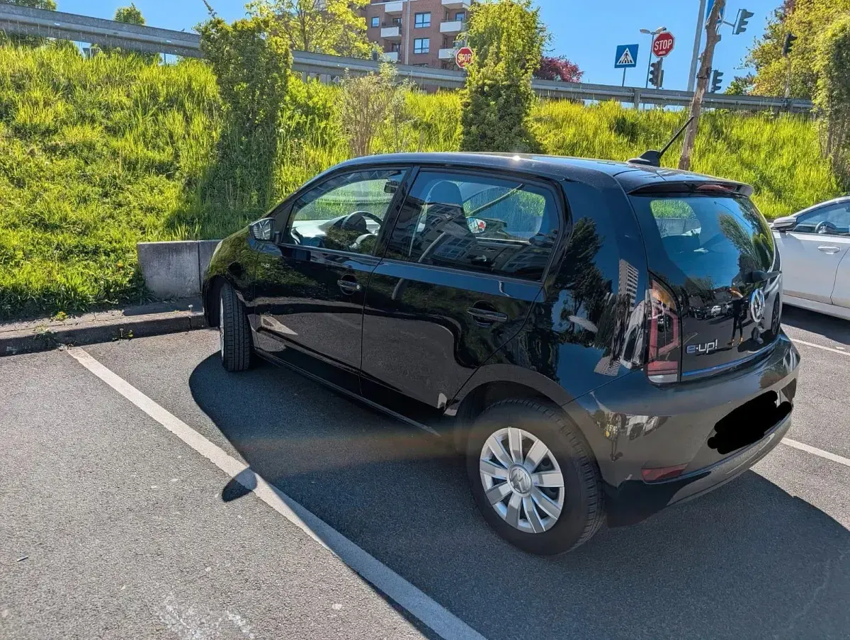 Gebraucht VW e-up! Move 61 kW (83 PS) 2020 Schwarz Kleinwagen