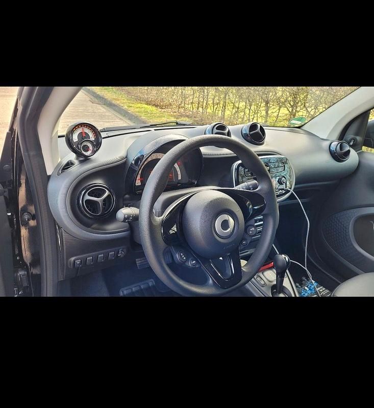 Gebraucht Smart ForTwo Coupé 60 kW (82 PS) 2023 Schwarz Coupé