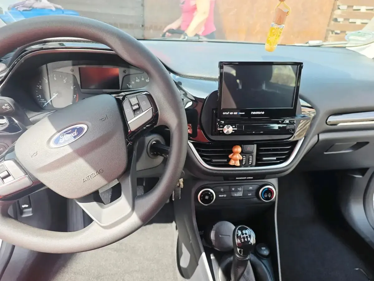 Gebraucht Ford Fiesta 75 PS (55 kW) 2020 Weiß Kleinwagen