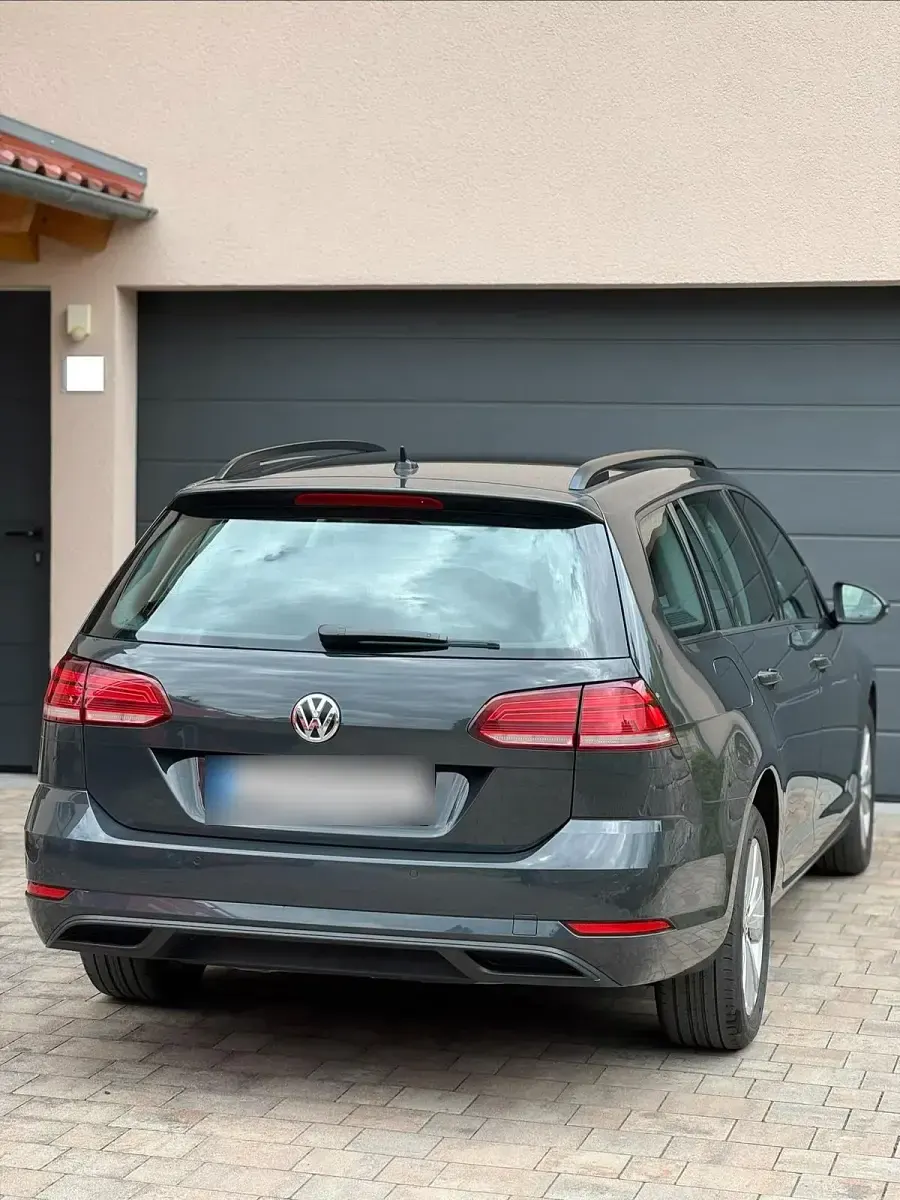 Second-hand VW Golf VII Trendline 116 CP (85 kW) 2017 Gri Break