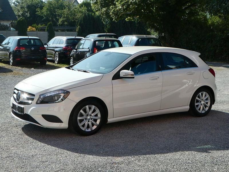 Weiß Gebraucht 2013 Mercedes A180 Limousine | 8.999 € (Fairer Preis) - Bild 1/4