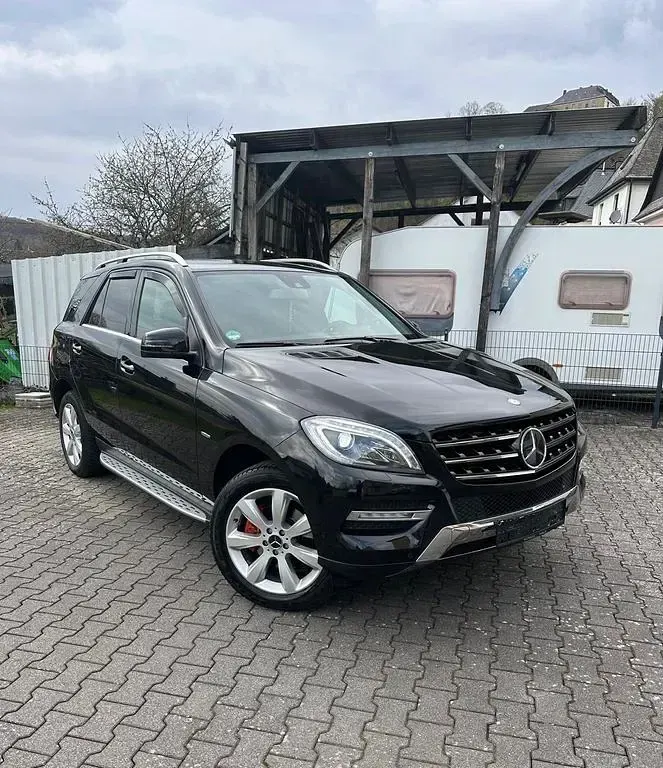 Gebraucht Mercedes ML350 258 PS (189 kW) 2012 Schwarz SUV