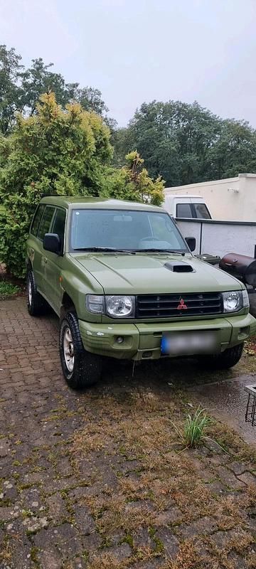 Grün Gebraucht 2003 Mitsubishi Pajero SUV | 6.500 € - Bild 1/3