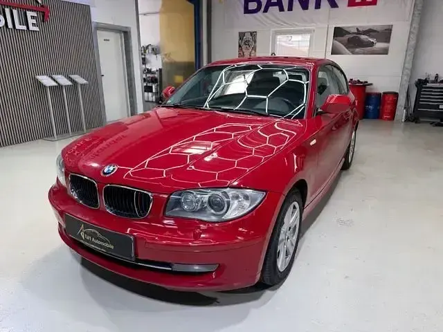 Gebraucht BMW 118 Advantage 143 PS (105 kW) 2011 Rot Kleinwagen