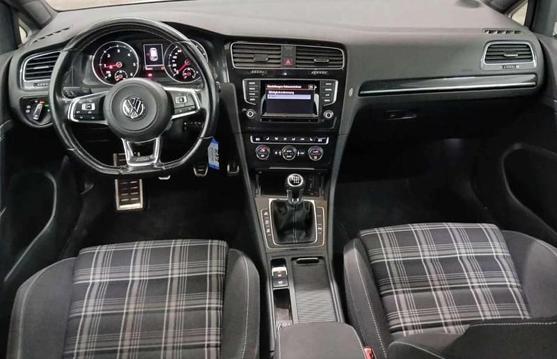 Gebraucht VW Golf VII GTD 184 PS (135 kW) 2014 Limestone grey metallic Limousine