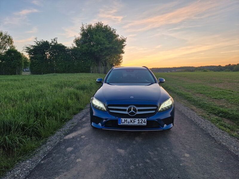 Blau Gebraucht 2019 Mercedes C200 Limousine | 16.990 € (Guter Preis) - Bild 1/4