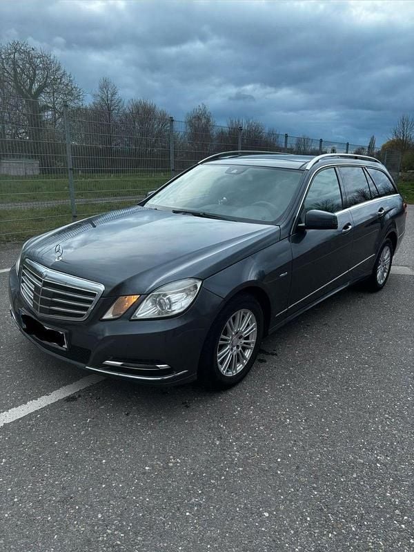 Gebraucht Mercedes E250 Elegance 204 PS (150 kW) 2011 Grau Kombi
