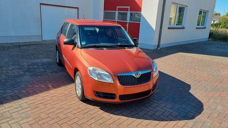 Orange Gebraucht 2009 Skoda Fabia Classic Kleinwagen | 3.299 € (Fairer Preis) - Bild 1/4