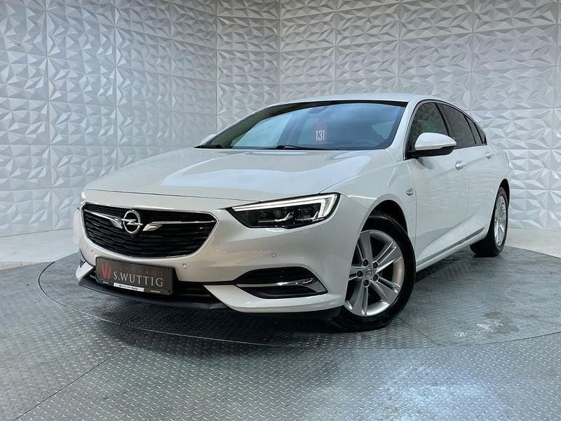 Weiß Gebraucht 2018 Opel Insignia Innovation Limousine | 14.990 € (Guter Preis) - Bild 1/4