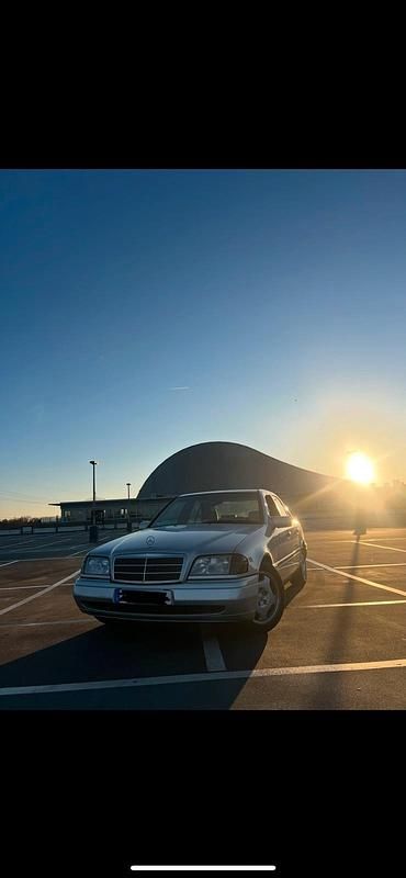 Gebraucht Mercedes C180 122 PS (89 kW) 1997 Silber Limousine