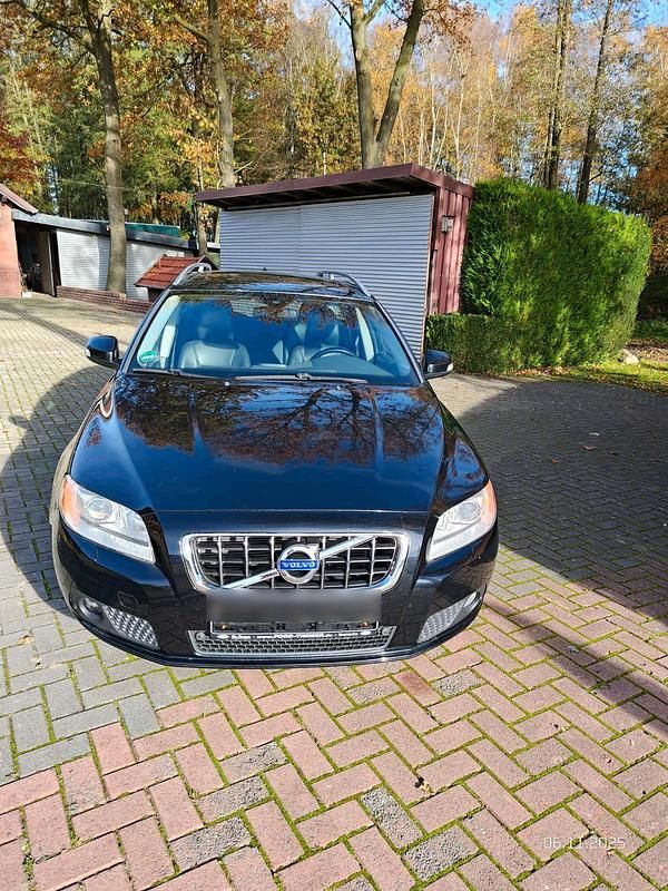 Schwarz Gebraucht 2011 Volvo V70 Kombi | 3.500 € (Superpreis) - Bild 1/4