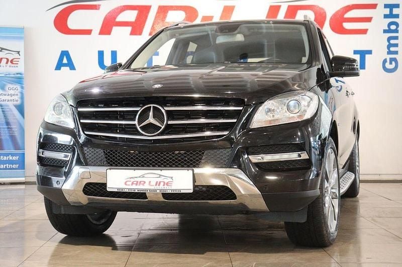 Obsidianschwarz Gebraucht 2012 Mercedes ML350 SUV | 20.999 € (Fairer Preis) - Bild 1/4