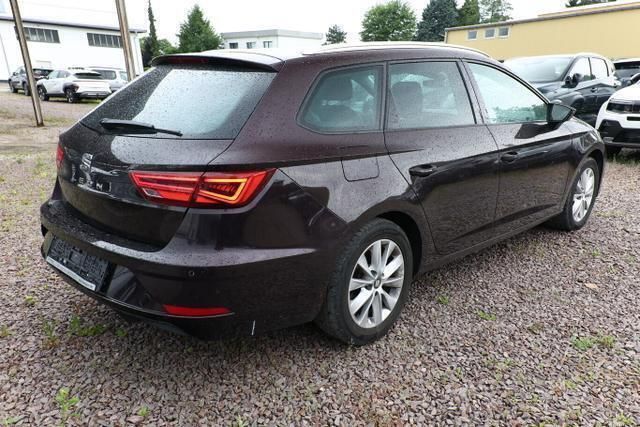 Black berry metallic black berry metallic Gebraucht 2018 Seat Leon ST Style Kombi | 14.104 € (Etwas zu teuer) - Bild 1/4