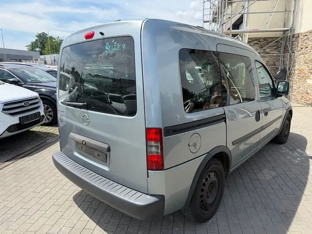 Gebraucht Opel Combo Edition 90 PS (66 kW) 2011 Silber Van / Kleinbus